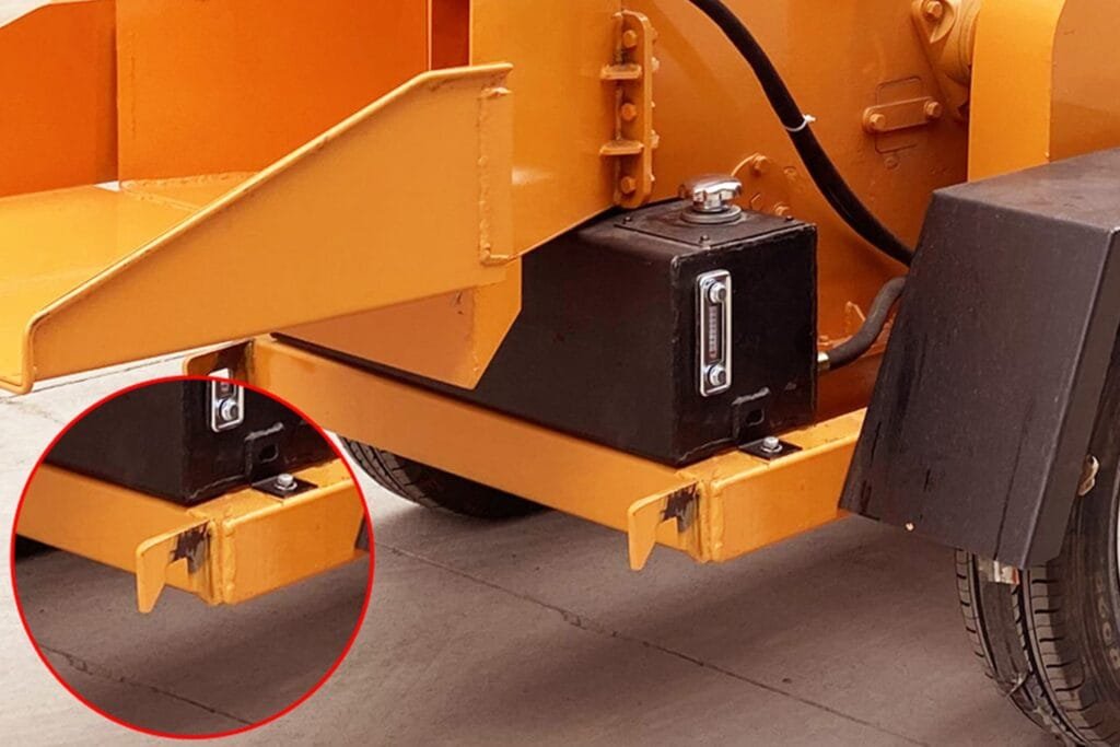 Heavy-duty wood chipper cutting system